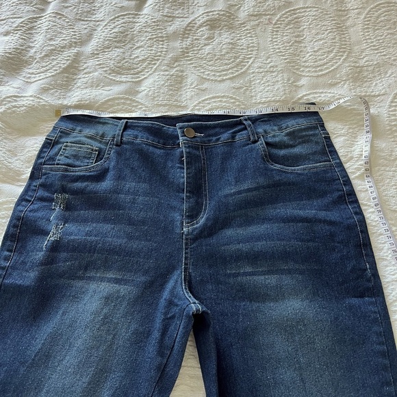 CG Women’s NEW Distressed stretch Jeans Size 16 - Picture 12 of 13